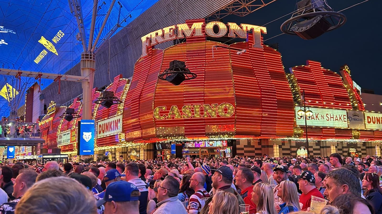 LRL Las Vegas Diary：Fremont Street、Warringtonチームバスとセレブのスポッティング