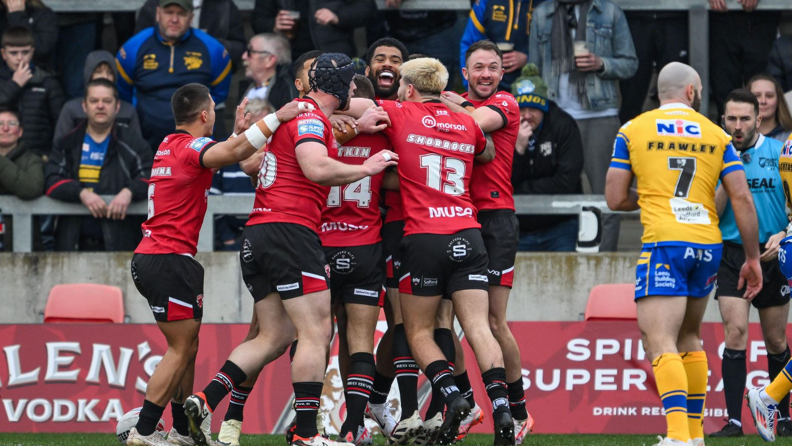 Salford Red Devils Squadの質問は、Bradford Bulls Cupのために17が確認されたために回答しました